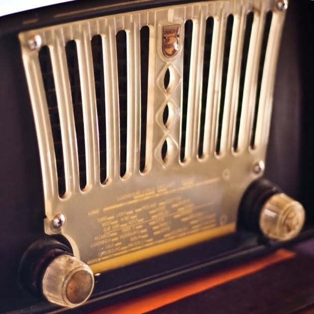 Old Radio by Garry Knight