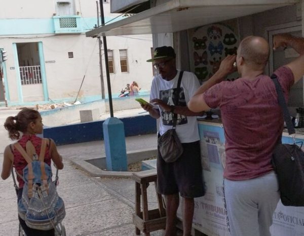 Bancas de revistas em Cuba não vendem mais jornais