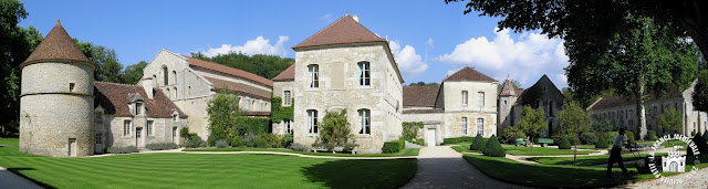 MONTBARD (71) - Abbaye de Fontenay : Porterie et jardins