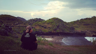 pantai srau pacitan jawa timur