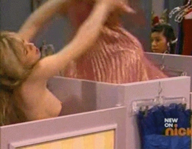 Finally the truth, Did Jennette McCurdy have a nipple slip on iCarly.