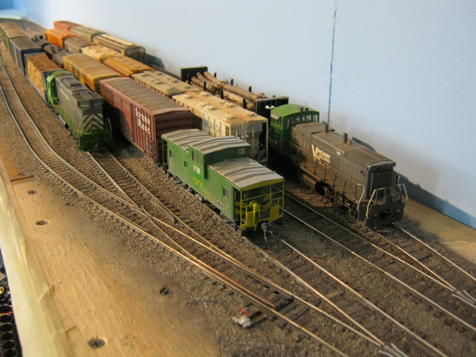  lead end. Notice the MP15DC. She's the main switcher in the yard