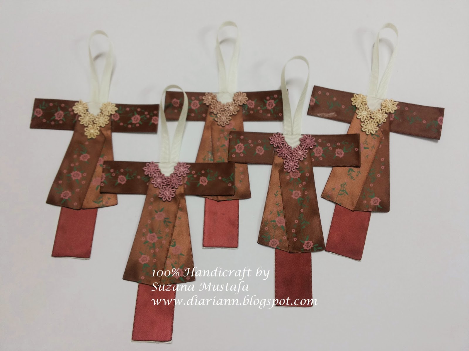 Suzana Mustafa RIBBON BOOKMARK