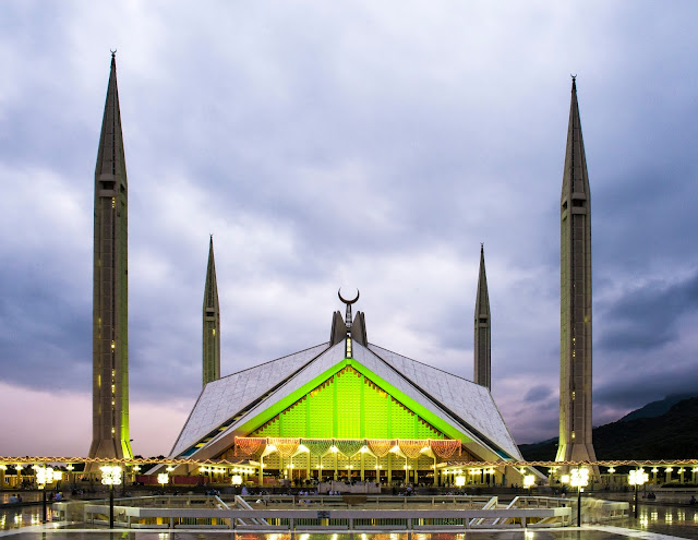 Top 10 Places To Visit in Islamabad shah Fasial mosque