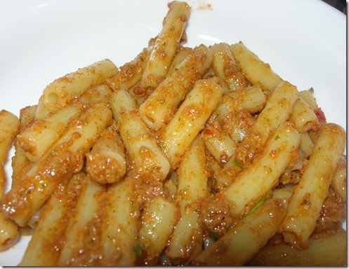 pasta pesto rosso pomodori secchi nocciole rucola