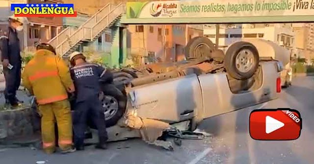 Se durmió manejando y chocó a 4 vehículos en una cola para la gasolina