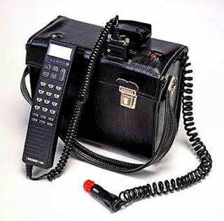 Uno de los primeros telefonos moviles para auto