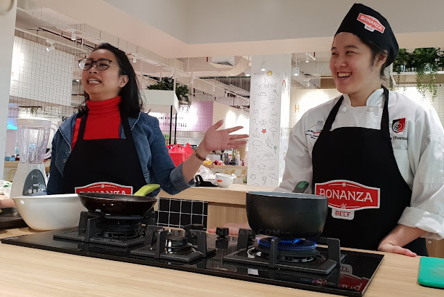 Mbak+Caroline+dan+Chef+Gaby+