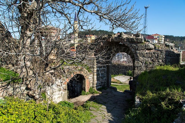 قرية ريفا (Riva) وتسمى أيضا كايازي Çayağzı