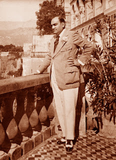 The photo shows Caruso on the balcony of the Excelsior Vittoria just a few weeks before he died