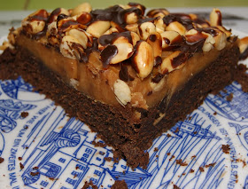 Torcik brownie z mascarpone i masłem orzechowym