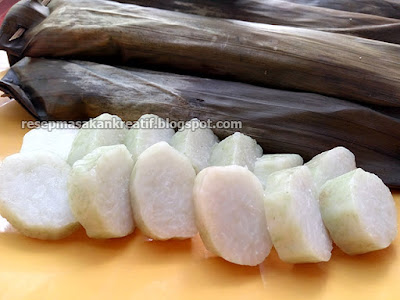  Cara tradisional menciptakan lontong dengan memakai daun pisang sebagai bungkusnya akan m Membuat Lontong Daun Pisang Agar Padat Kenyal dan Lembut