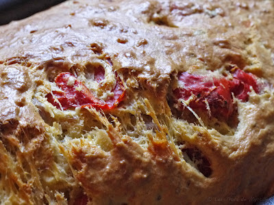 Cake au thon et aux poivrons (voir la recette)