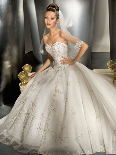 Beautiful Beaded Tulle wedding gown Sparkling Tulle strapless Ball Gown 