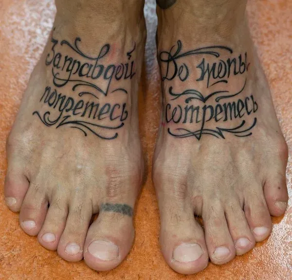 Tatuajes en el pie de letras