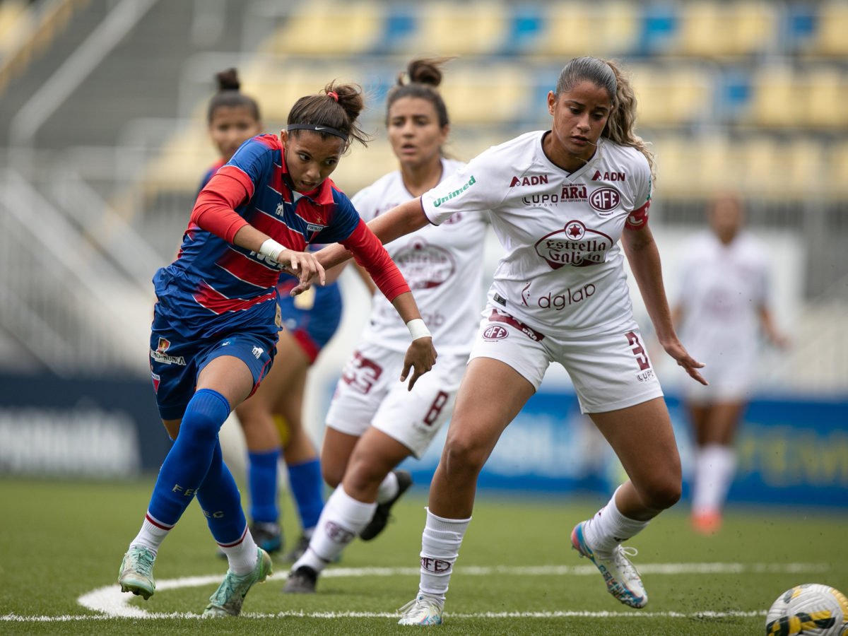 Pardal e Katiúscia durante cerimônia de Premiação do Campeonato Paulista  Feminino