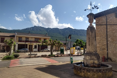 Peña del Castillo y Palomares vistos desde Lagrán