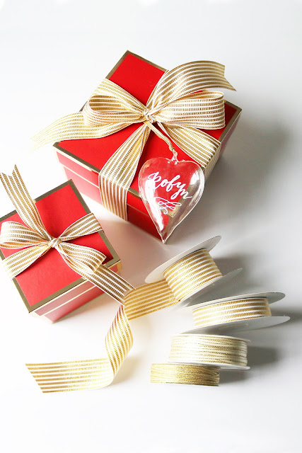 holiday decorating inspiration using ribbons and twine | creativebag.com