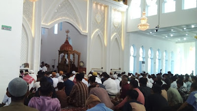 Ribuan Jemaah Padati Masjid Jamiak Hassanudin