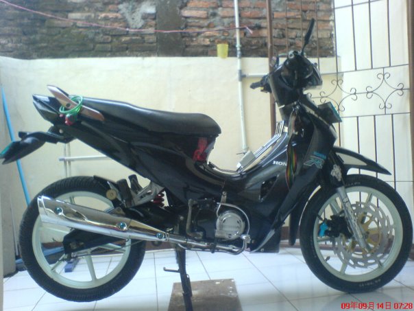 Contoh Gambar  Modifikasi Motor  Honda  Kharisma 125 D Terbaru