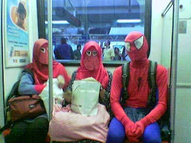 spiderman naik kereta ap