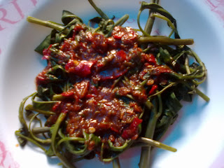 membuat rujak kangkung, cara membuat kangkung