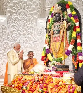 केन्द्रीय गृह एवं सहकारिता मंत्री श्री अमित शाह ने कहा, अयोध्या में श्री राम मंदिर में रामलला की प्राण-प्रतिष्ठा का संकल्प पूरा होने पर 5 सदी की प्रतीक्षा और प्रतिज्ञा आज पूर्ण हुई है    आज प्रधानमंत्री श्री नरेन्द्र मोदी जी के नेतृत्व में यह संकल्प सिद्ध हुआ है, इसके लिये मैं हृदय की गहराइयों से उनका आभार व्यक्त करता हूँ    आज का दिन करोड़ों रामभक्तों के लिये कभी ना भूलने वाला दिन है    राम मंदिर युगों-युगों तक सनातन संस्कृति का प्रतीक रहेगा    असंख्य नामी-गुमनामी राम भक्तों का संघर्ष आज सफल हुआ    आज सनतान संस्कृति के नए युग का हुआ आगाज    केन्द्रीय गृह एवं सहकारिता मंत्री श्री अमित शाह ने कहा है कि अयोध्या में राम मंदिर में रामलला की प्राण-प्रतिष्ठा का संकल्प पूरा होने पर 5 सदी की प्रतीक्षा और प्रतिज्ञा आज पूर्ण हुई है।    X प्लेटफॉर्म पर अपनी पोस्ट में श्री अमित शाह ने कहा कि “जय श्री राम…5 सदी की प्रतीक्षा और प्रतिज्ञा आज पूर्ण हुई। आज का दिन करोड़ों रामभक्तों के लिये कभी ना भूलने वाला दिन है। आज जब हमारे रामलला अपने भव्य मंदिर में विराजमान हुए हैं, तब असंख्य रामभक्तों की तरह मैं भी भावविभोर हूँ। इस भावना को शब्दों में समेट पाना संभव नहीं है। इस पल की प्रतीक्षा में न जाने हमारी कितनी पीढ़ियाँ खप गईं, लेकिन कोई भी डर और आतंक रामजन्मभूमि पर फिर से मंदिर बनाने के संकल्प और विश्वास को डिगा नहीं पाया। आज माननीय प्रधानमंत्री श्री नरेन्द्र मोदी जी के नेतृत्व में यह संकल्प सिद्ध हुआ है। इसके लिये मैं हृदय की गहराइयों से उनका आभार व्यक्त करता हूँ।“    केन्द्रीय गृह मंत्री ने कहा कि “आज के इस पावन दिन मैं सदियों तक इस संघर्ष और संकल्प को जीवित रखने वाले महापुरुषों को भी नमन करता हूँ, जिन्होंने अनेक अपमान और यातनाएँ सहीं, पर धर्म का मार्ग नहीं छोड़ा। विश्व हिंदू परिषद्, हजारों श्रेष्ठ संत और असंख्य नामी-गुमनामी लोगों के संघर्ष का आज सुखद व सुफल परिणाम आया है।यह विशाल श्रीराम जन्मभूमि मंदिर युगों-युगों तक अविरल अविनाशी सनातन संस्कृति का अद्वितीय प्रतीक रहेगा।”
