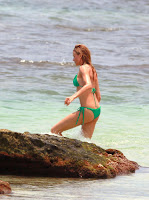 Cameron Diaz Green Bikini On the beach 