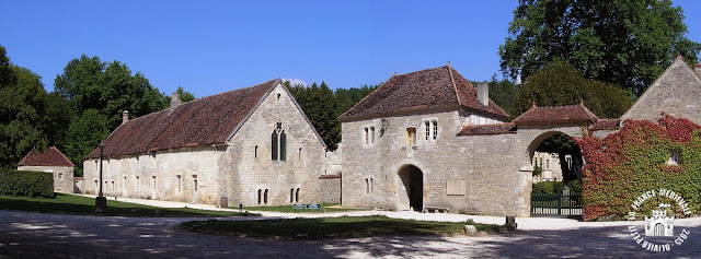 MONTBARD (71) - Abbaye de Fontenay : Porterie et jardins