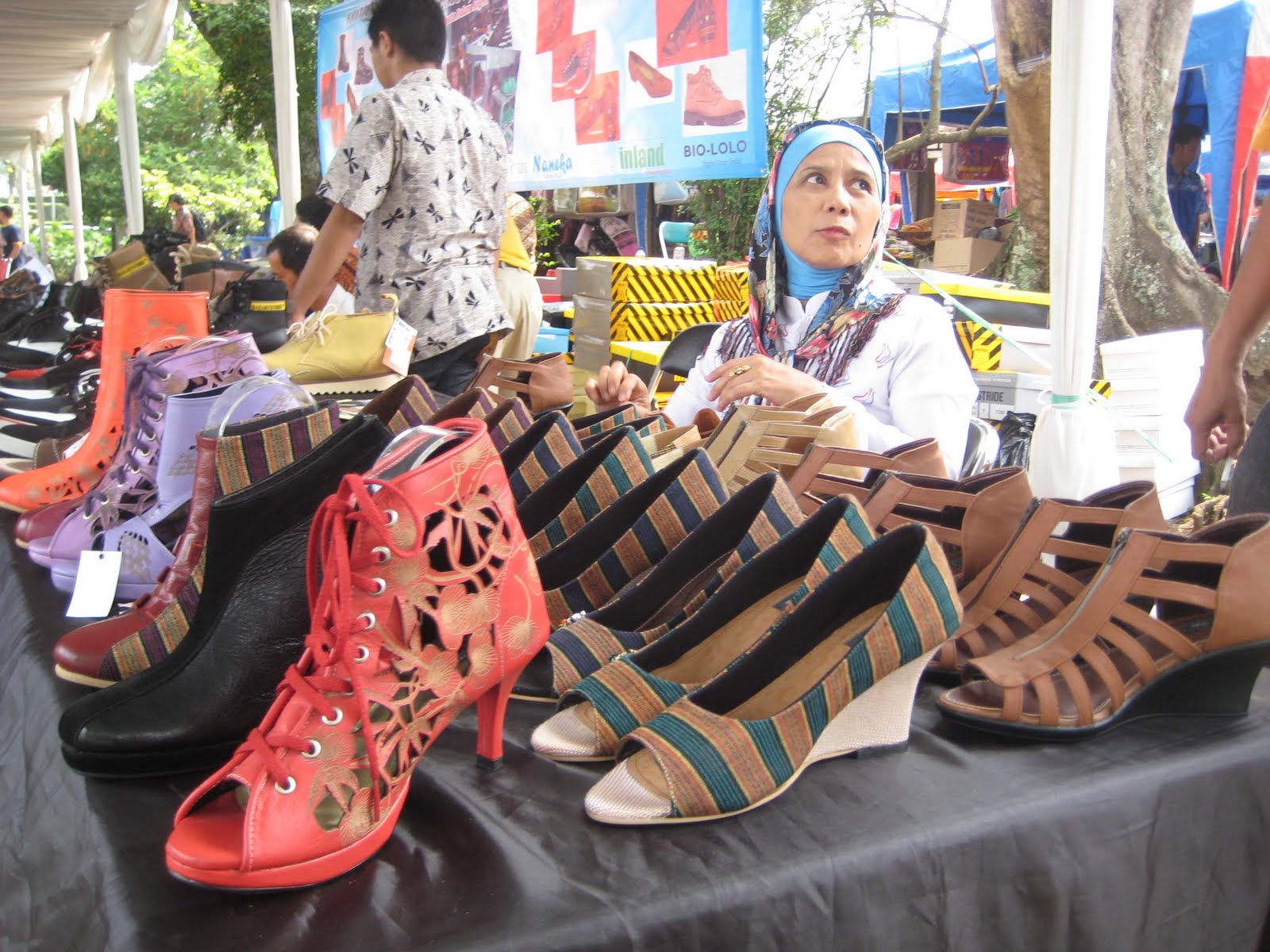 Pesona Bandung Jajan Sepatu Kulit di Cibaduyut