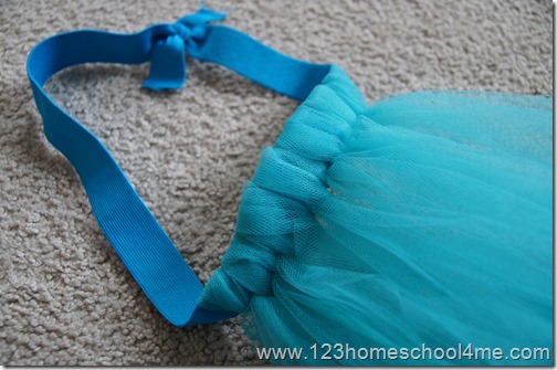 How to Make a Disney Frozen No Sew Elsa Costume for Kids