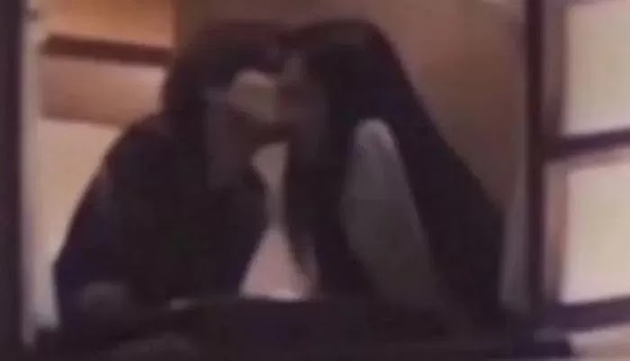 Foto de V y Jennie compartiendo un tierno momento en el hotel son falsas