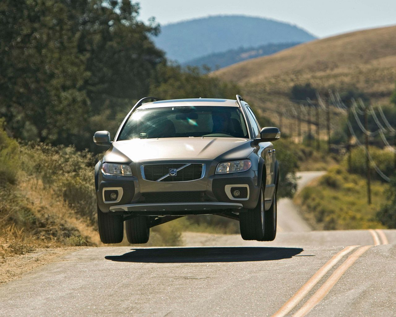 Volvo XC70 Cross Country Info Page: Third generation off 