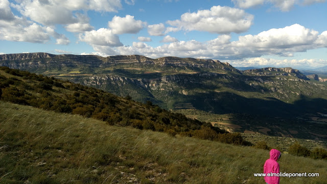 Sant Mamet mirant Montsec de Rúbies