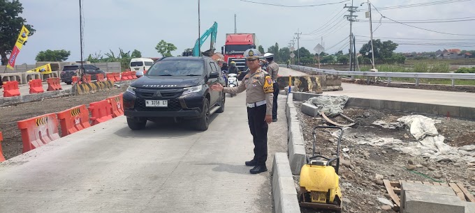 Antisipasi Arus Balik Polres Probolinggo Buka Satu Arah Tol Fungsional Probowangi Segmen Kraksaan - Gending