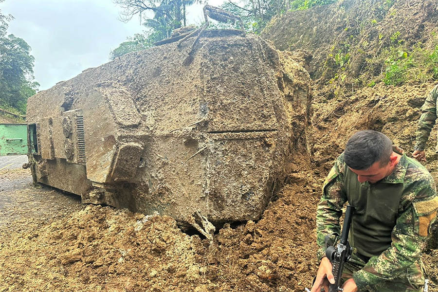 Un blindado "Titán" del Ejército de Colombia fue atacado con explosivos en emboscada terrorista