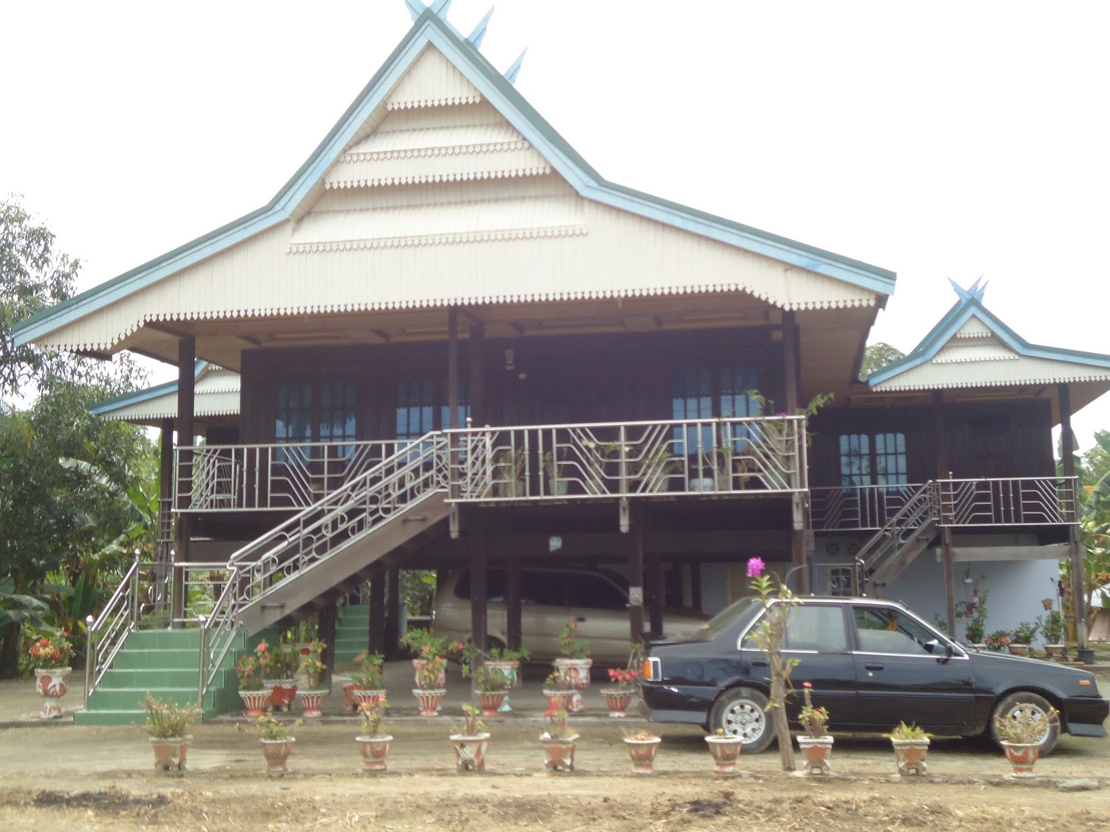 UD BAHAGIA KABUPATEN PINRANG SUL SEL PENJUALAN RUMAH  KAYU  