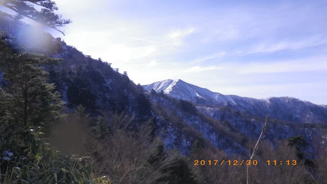 登山道からの次郎笈