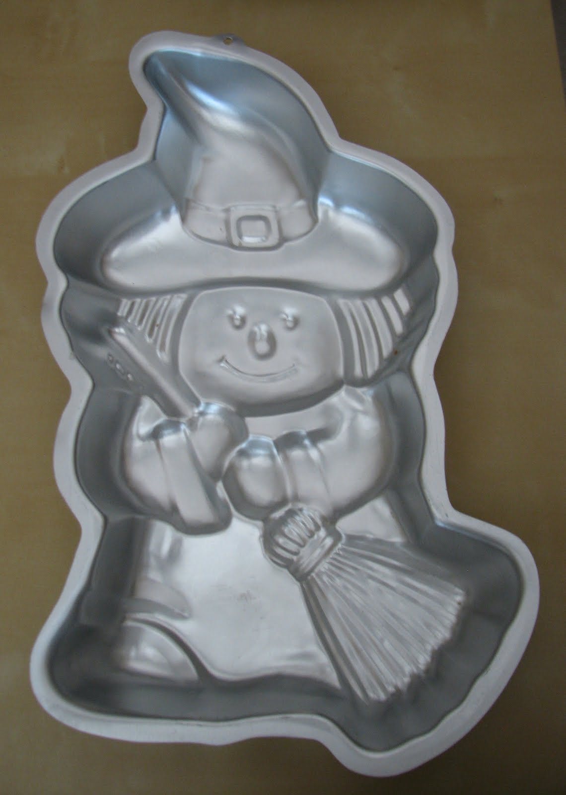 halloween bundt cake SOLD* Cute Witch Cake Pan by Wilton *SOLD*