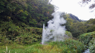 羅臼ビジターセンター裏の間欠泉