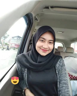 Hijabers cantik Ririn Putri Anjani