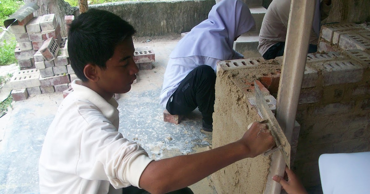 Bahan Binaan: Aktiviti membina tembok ikatan flemish dan 