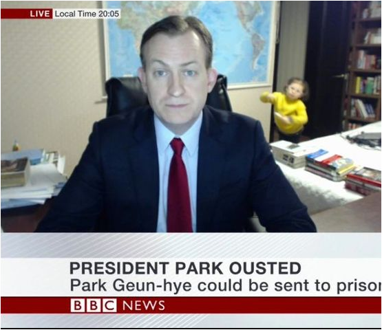 Children interrupt BBC News interview - BBC News