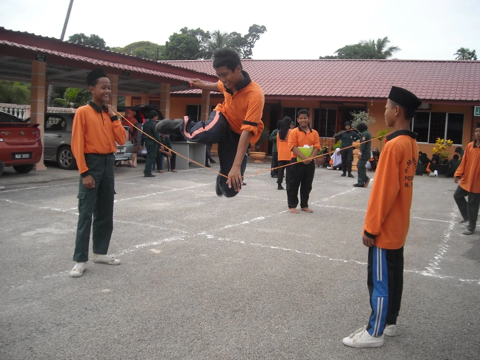 SMR AGAMA CHUAH: Aktiviti Permainan Tradisional - Halaman Swkolah Digambar Permainan Tradisional