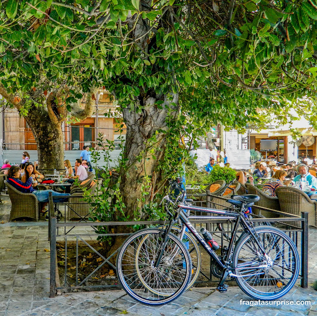 Café na Praça Syntagma, Nafplio, Grécia