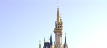 シンデレラ城のてっぺんが金色になっている理由 ディズニー豆知識 ディズニーグッズカタログ