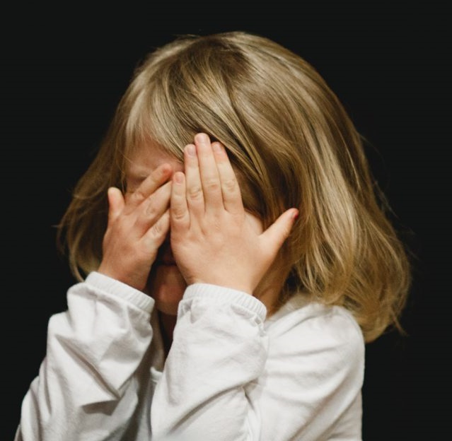 4 τρόποι ώστε η συστολή του παιδιού σας  να μην του προκαλέσει προβλήματα!