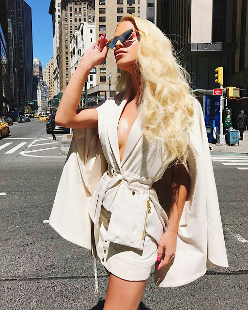 Gigi Gorgeous – Most Beautiful Transgender in Fashion Dress