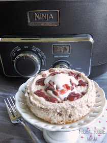 Mini Raspberry Chocolate Chip Cheesecakes via thefrugalfoodiemama.com #skinnydessert #lowfat #Greekyogurt