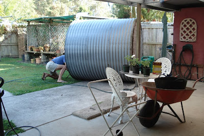 Cleaning the water tank